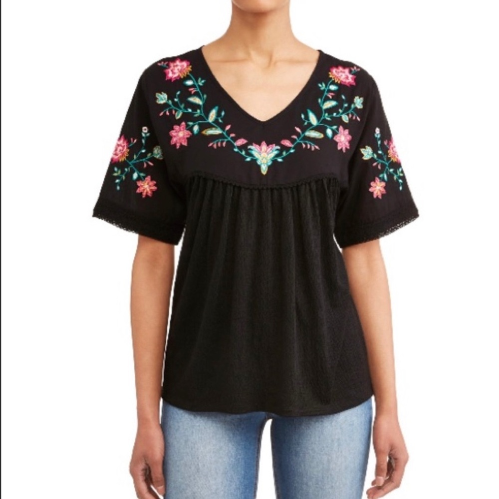 Womens Embroidered Short Sleeve Boho-Chic Top NWT